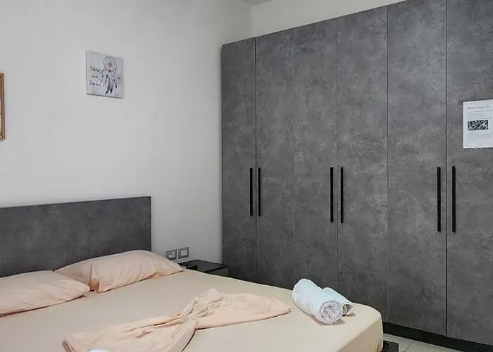 Double With Shared Bathroom 地拉那