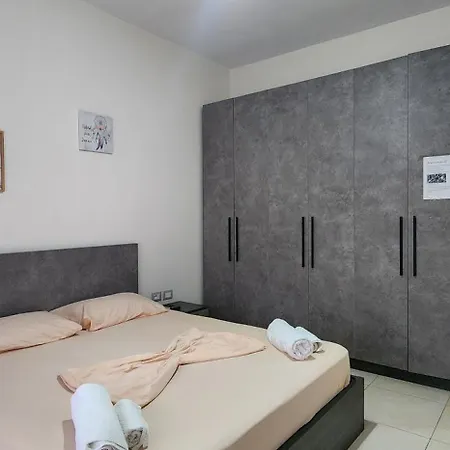 Double With Shared Bathroom Тирана