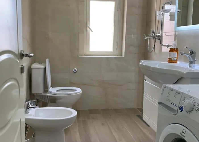 Double With Shared Bathroom *